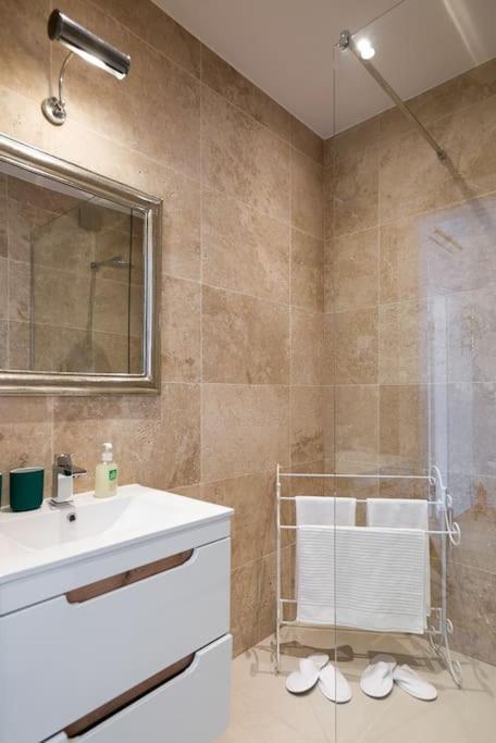 Charming Apartment In Perfect Location Krakow Exterior photo